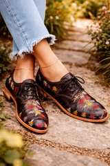 Black and handwoven raffia derby shoe with raffia