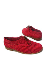 Red and handwoven raffia derby shoe with raffia
