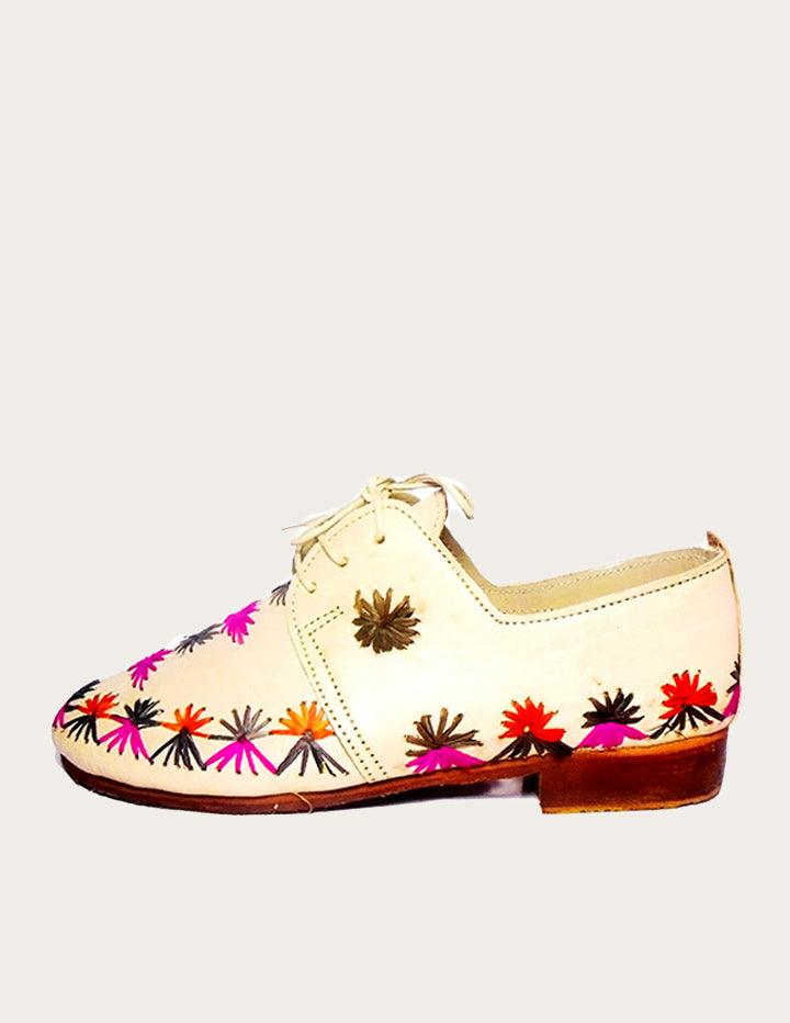 Handmade Leather Derby with Hand-Embroidered Stars Made of Raffia - Slow Chic Fashion